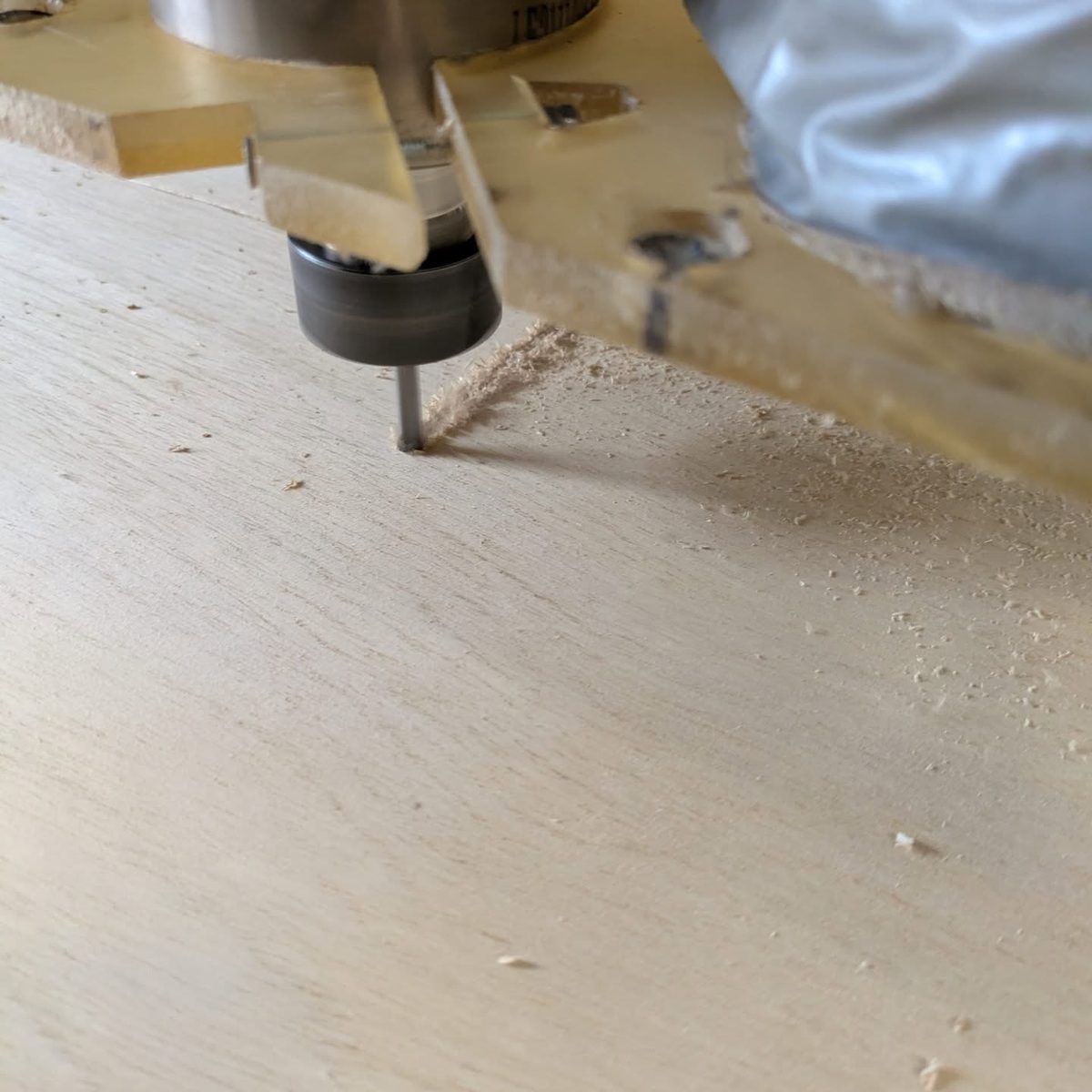 ShopBot spindle cutting plywood